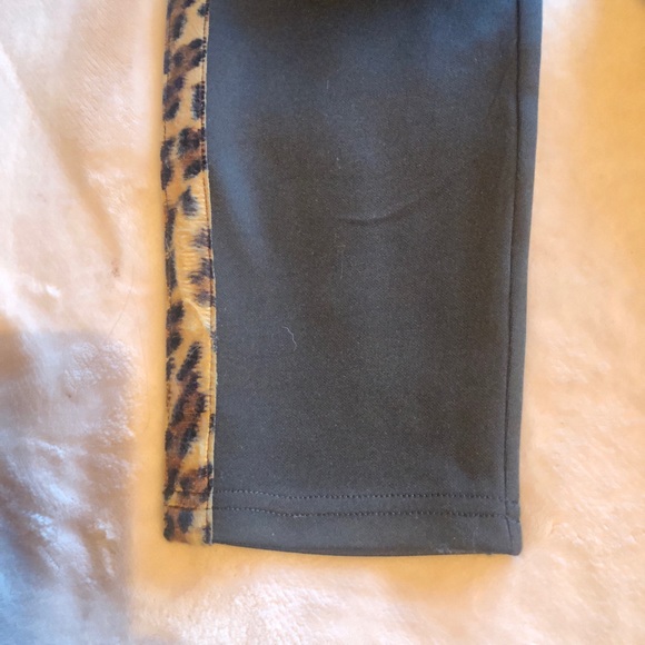 NWOT  Sporty Black Leopard Tape Side Leggings Size Small - Picture 13 of 15